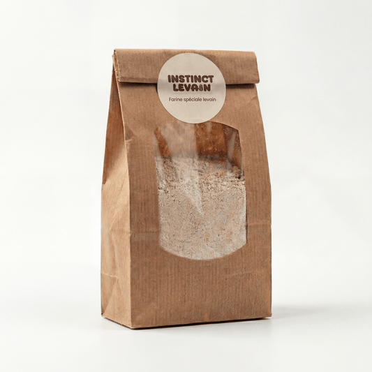 Sachet de farine spéciale levain Instinct Levain pour la préparation de pains artisanaux.